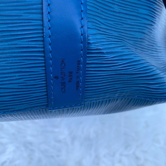 Authentic Louis Vuitton Epi Noe Bucket Bag - Picture 10 of 16